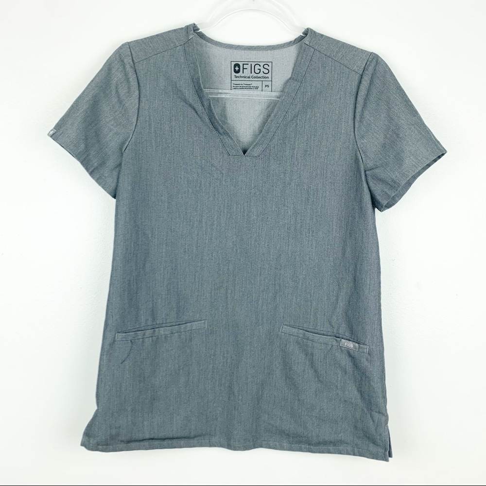 FIGS Three Pocket Scrub Top in Graphite XS